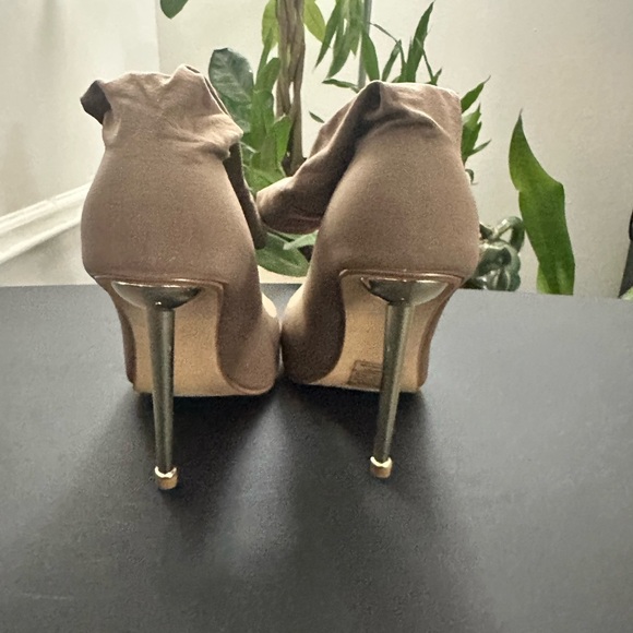 Fashion Nova she’s going places ankle bootie jade chocolate - Picture 7 of 10